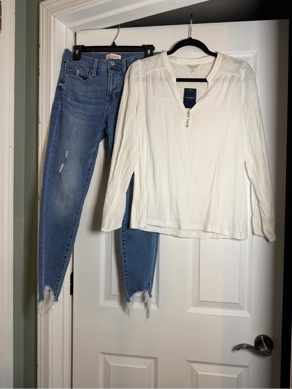 Lucky Brand Jeans Size 6 28 & NWT White Embroidered Top Small Bundle